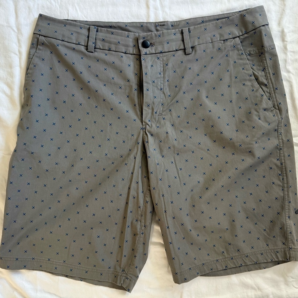 Lululemon Commission Shorts – Men’s 40 – Gray – 11” Inseam – EUC